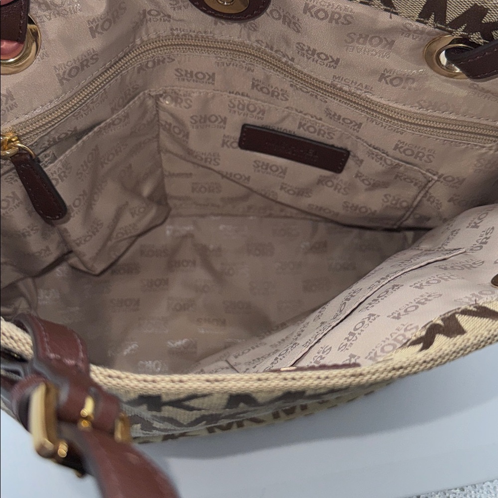 MICHAEL KORS BEIGE BROWN JACQUARD MK SIGNATURE TOTE BAG PURSE NEW - Picture 9 of 9
